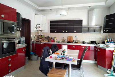 Casă cu 4 camere în Bucium