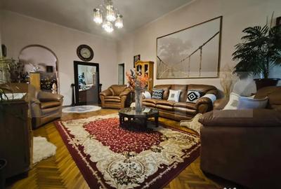 Casă cu 9 camere cu Teren 416 Mp în Central - 2