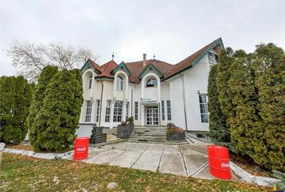 Spațiu comercial, de 704 mp, în Central - 8