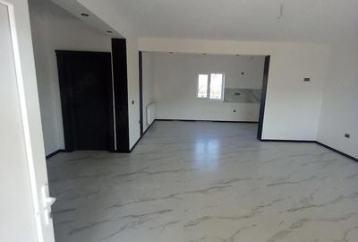 Casă cu 3 camere cu Teren 300 Mp în Beregsău Mare - 4