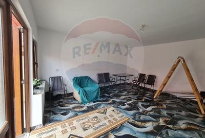 Casa de vanzare in zona Dambovita la curte comuna, 105.8mp utili - 10