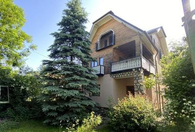 Bran - Casa pe strada Valea Portii. 223 mp, 4 dormitoare
