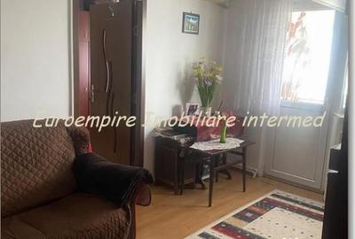 Apartament cu 2 camere semidecomandat în Km 4 - 3