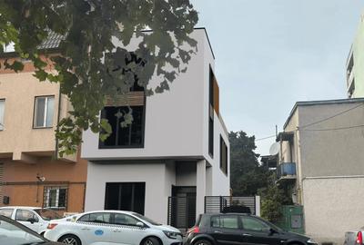 Birou, 160 mp în Delfinariu