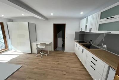 Casă cu 4 camere cu Teren 380 Mp în Central - 1