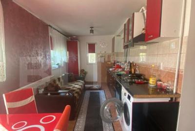 Apartament cu 3 camere decomandat, mobilat în Burdujeni - 2