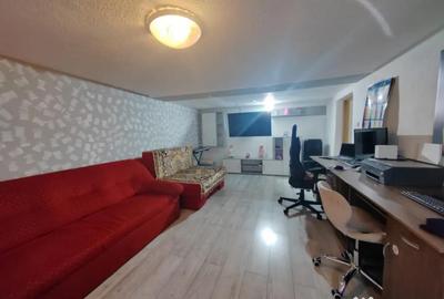 Casă cu 5 camere cu Teren 744 Mp în Brătășanca - 1