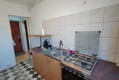 Apartament cu 3 camere semidecomandat în Dacia
