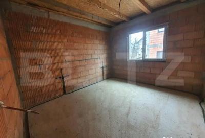 Casă cu 4 camere cu Teren 430 Mp în Central - 1