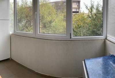Apartament cu 2 camere decomandat în Apărătorii Patriei