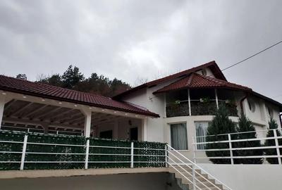 Casă cu 4 camere cu Teren 327 Mp în Central - 10