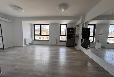 Apartament cu 4 camere semidecomandat în Bragadiru