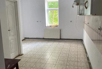 Casă cu 3 camere cu Teren 2877 Mp în Dolaț - 6