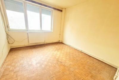 Ap. 2 cam decomandat, Bd. Independentei - 4