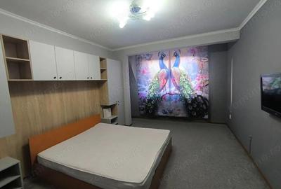 Garsonieră decomandată în Titan