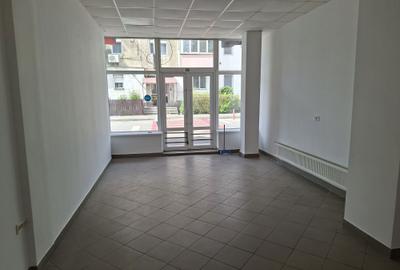 Spațiu comercial, de 40 mp, în Central - 7