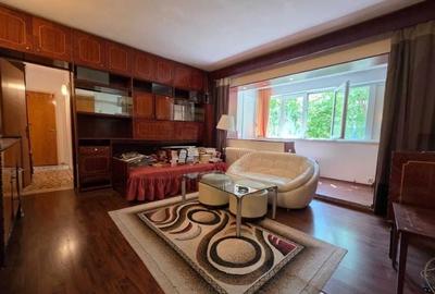 Apartament cu 3 camere semidecomandat în Berceni - 1