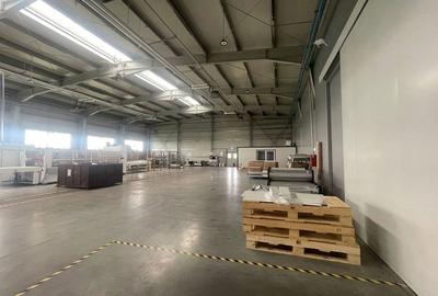 Spațiu comercial, de 1,500 mp, în Central - 2