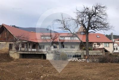 Casă individuală cu 4 camere în Central