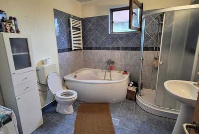 Casă cu 4 camere în Siretu - 3