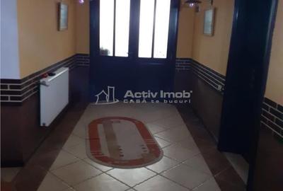 Casă cu 12 camere cu Teren 571 Mp în Central - 2