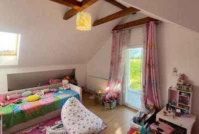 Casă cu 5 camere cu Teren 720 Mp în Central - 1