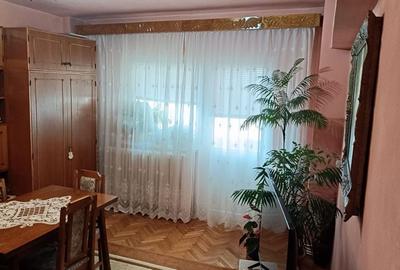 Apartament cu 4 camere decomandat în Central - 1