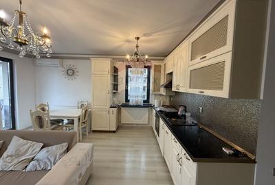 Apartament cu 2 camere semidecomandat, mobilat în Între Lacuri