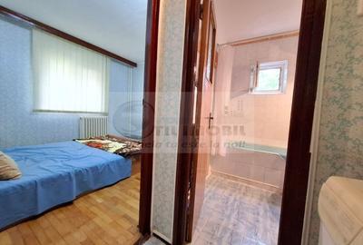 Liber de vanzare apartament 3 camere Baza 3, etaj intermediar - 5