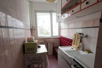 Apartament de vânzare cu 3 camere, zona KM 4-5 - 4