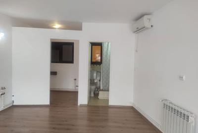Spațiu comercial, de 50 mp, în Exterior Vest - 1