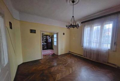 Casă cu 3 camere în Spitalul Județean - 1