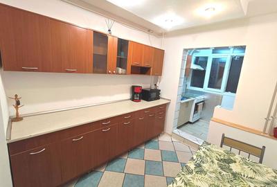 Apartament cu 3 camere decomandat în Apărătorii Patriei - 2
