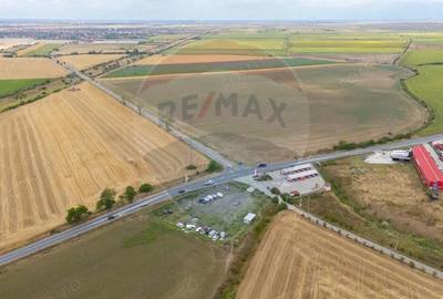 Teren de 4200 mp, în Central