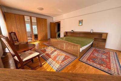 Casă individuală cu 7 camere cu Teren 1170 Mp în Tractorul - 7