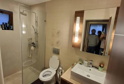 Casă cu 4 camere cu Canalizare în Iris