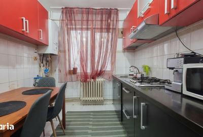 Apartament cu 2 camere semidecomandat în Podul de Piatră