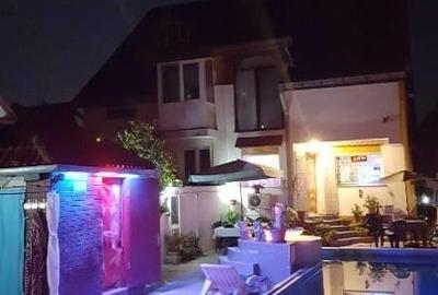 Casa Marta Bibescu pe malul lacului cu piscina