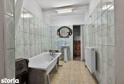 Casă cu 3 camere cu Teren 1174 Mp în Central - 4