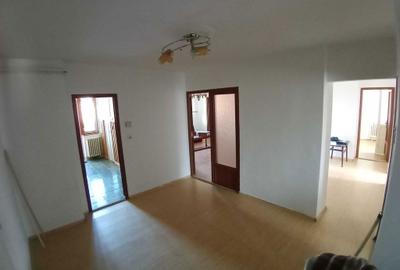 Apartament cu 4 camere semidecomandat în Petros - 10