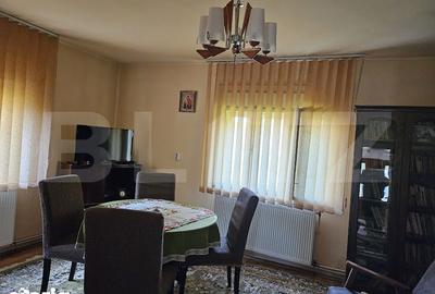 Casă cu 4 camere cu Teren 2432 Mp în Central - 2