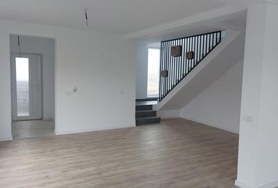 Comision 0%! 1/2 Duplex P+1, 4 camere, 105mpU, 351mpT, Giarmata!