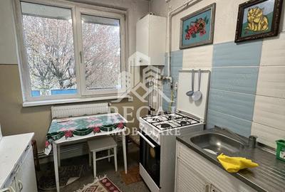 Apartament de vanzare in exclusivitate Zona Micro 4 etaj 2/4 - 3