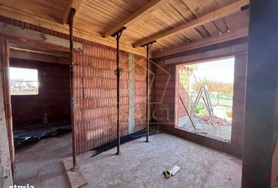 Casă cu 4 camere cu Teren 351 Mp în Soarelui - 3