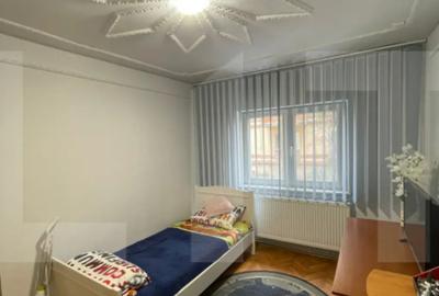 Apartament cu 4 camere semidecomandat în Lipovei