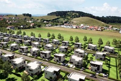 Teren superb,strada Molidului,complex Lempes Village,500-600mp,65euro mp - 8