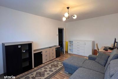 Apartament cu 3 camere decomandat în Metalurgie - 1