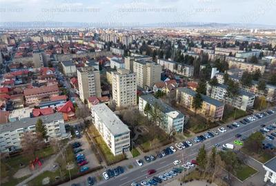 Apartament cu 3 camere semidecomandat în Astra