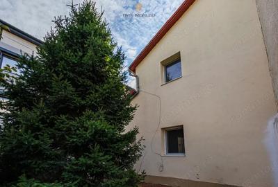 Casă cu Canalizare în Central