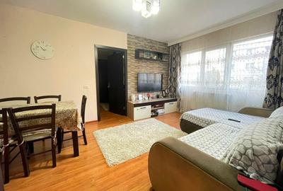 Apartament cu 3 camere nedecomandat, mobilat în Podu Roș - 1